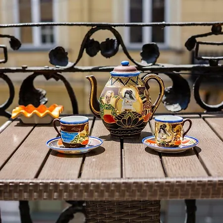 Leoapart Near Rynok Square With 2 Bedroom With Balcony * Lviv