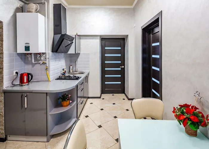 Leoapart Near Rynok Square With 2 Bedroom With Balcony לבוב