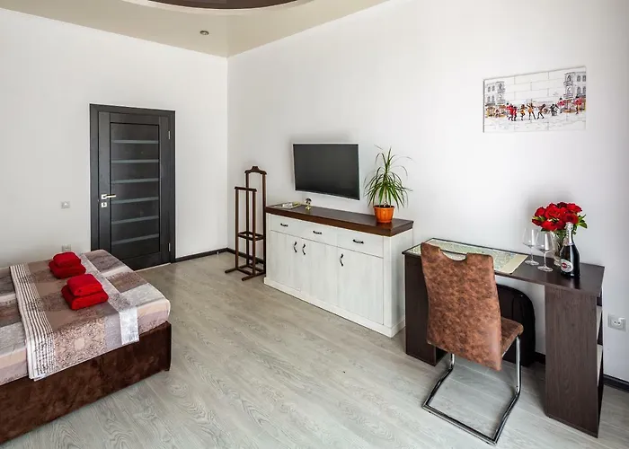 Leoapart Near Rynok Square With 2 Bedroom With Balcony Apartment