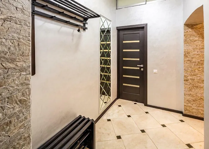 Leoapart Near Rynok Square With 2 Bedroom With Balcony *