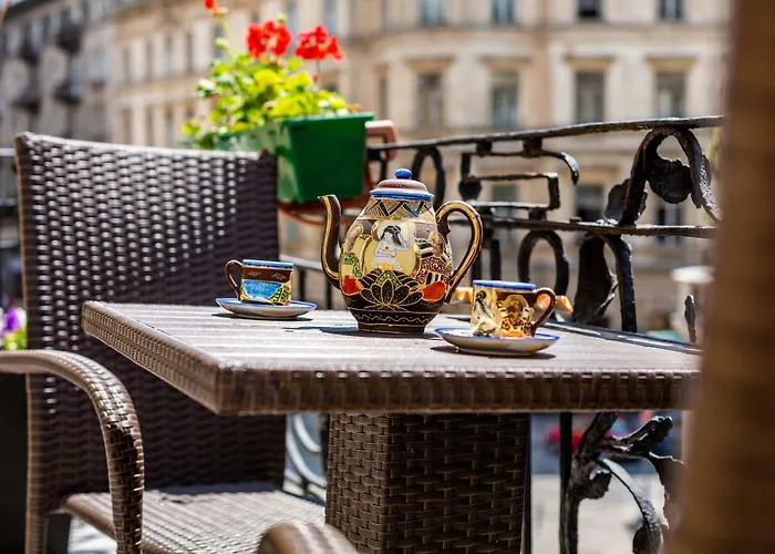 Leoapart Near Rynok Square With 2 Bedroom With Balcony Apartment *